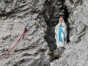 22 Madonnina del G.A.M. tra le rocce